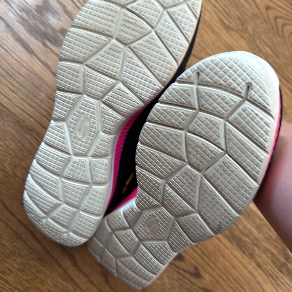 Skechers Black and Pink swift fit sneakers - Picture 5 of 6